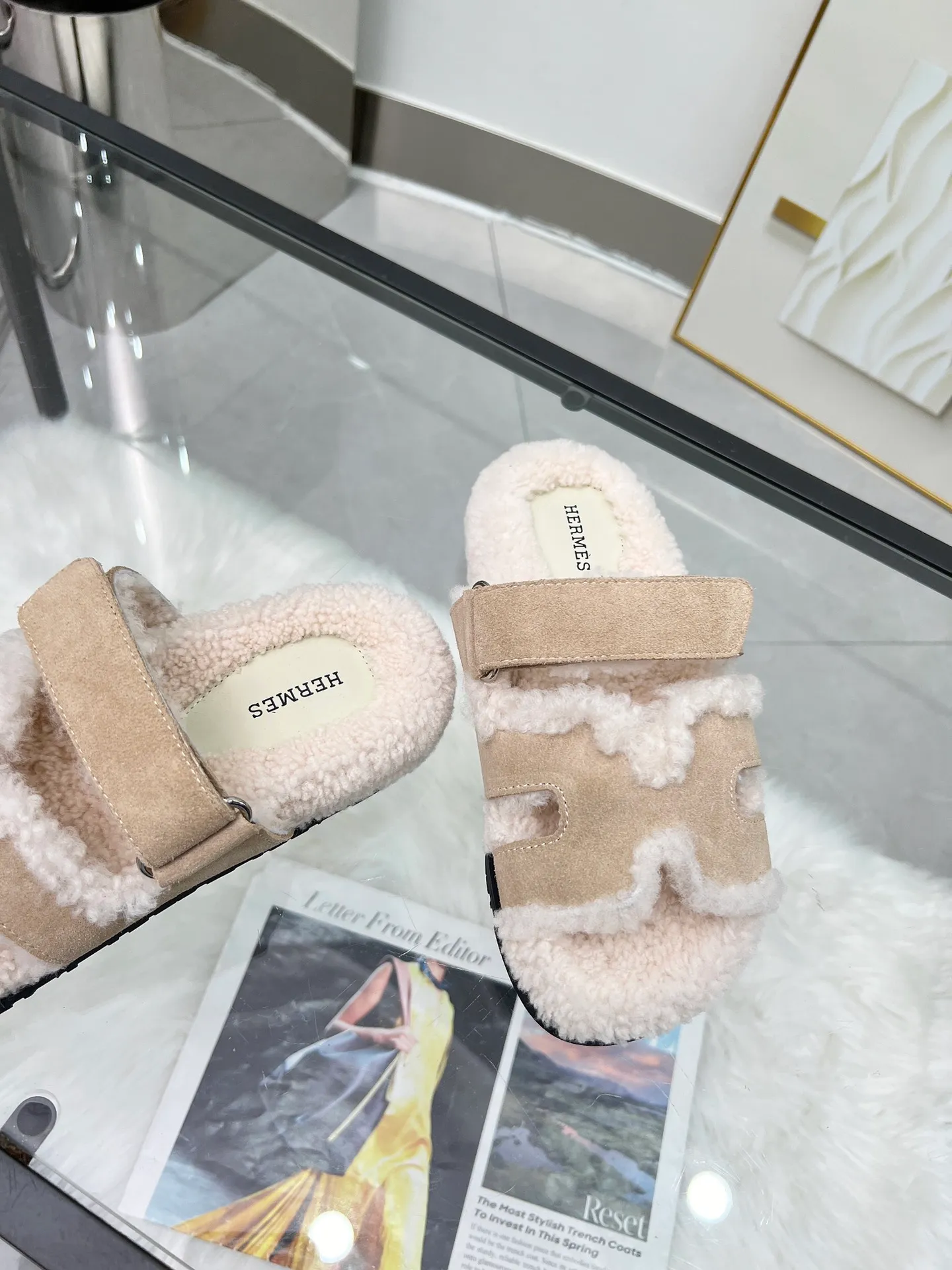 👟👟Ex-factory price 440👟👟 🌸[HERMES] My horse’s classic hot style second uncle🐑wool slippers🆕 are now available. A must-have item for autumn and winter ✅ Versatile and fashionable at home and out on the street 🍀The colors are extremely colorful! Walking Tuscany! TPR non-slip outsole is super light ️ Super comfortable on the feet without any sense of restraint I can’t stop drinking coffee ☕ My second uncle can’t take it off Color: maroon sand color light gray haze blue leather surface black code number: 35-40 (41 customized, non-returnable) Factory ready supply